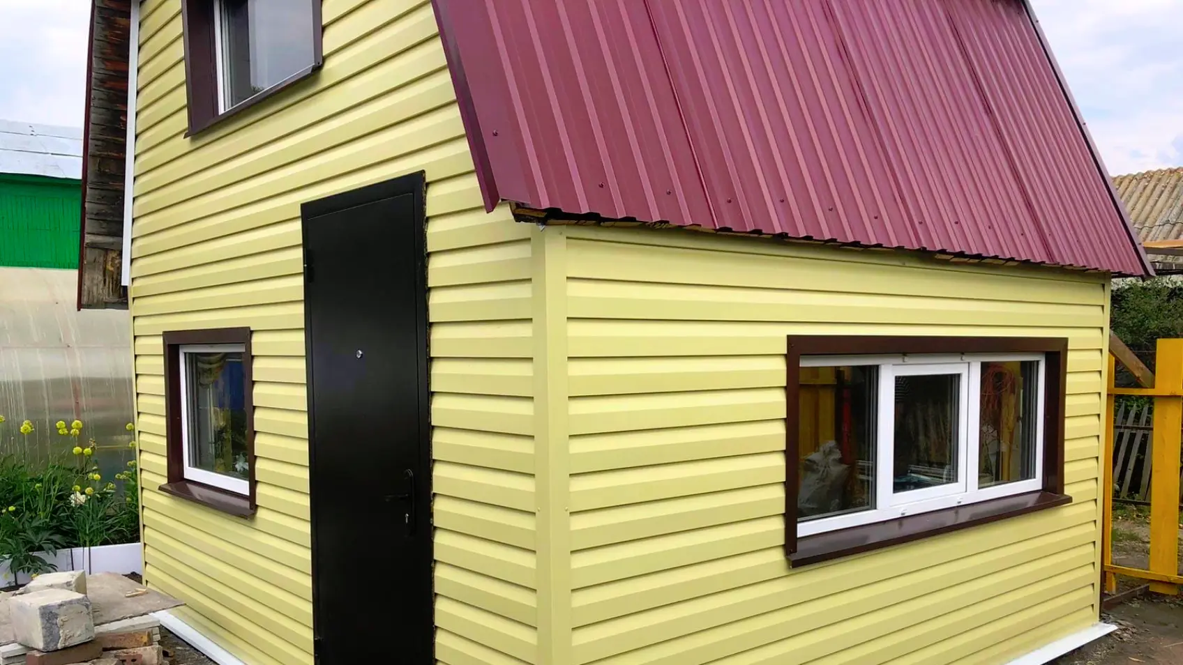 Фото 1 Металлосайдинг Корабельная Доска RAL1014 Бежевый на фасаде